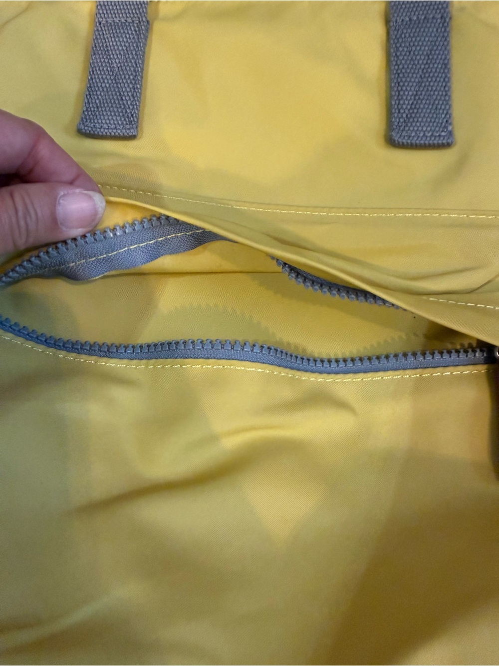 Orion London Yellow Men's Backpack with Gray Handles - Picture 4 of 11
